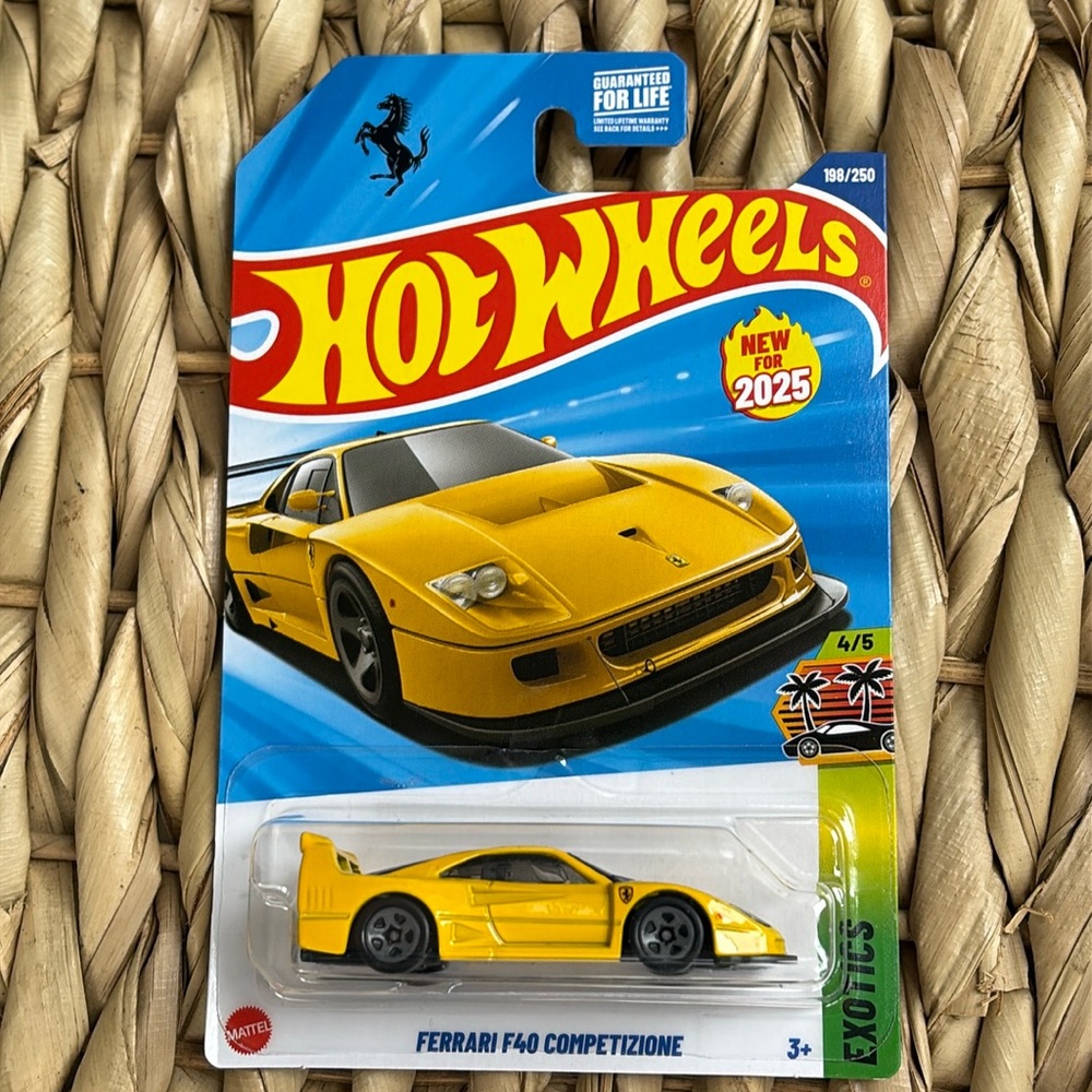 Hot Wheels Ferrari F40 Competizione Yellow Race Car HW Exotic Hotwheels 2025 🆕
